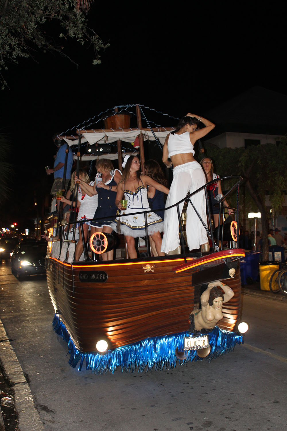 Love 2 Glow 2017 photo - Duval Street, Key West